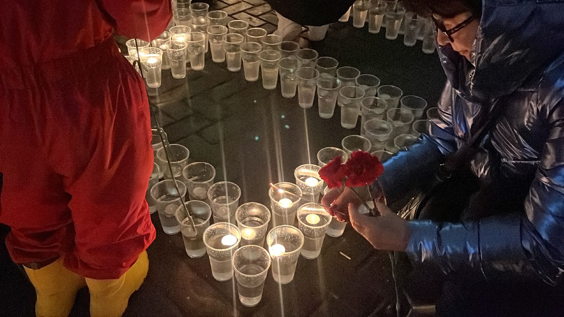 крокус сити холл, свеча памяти, мемориал, память погибших,теракт,