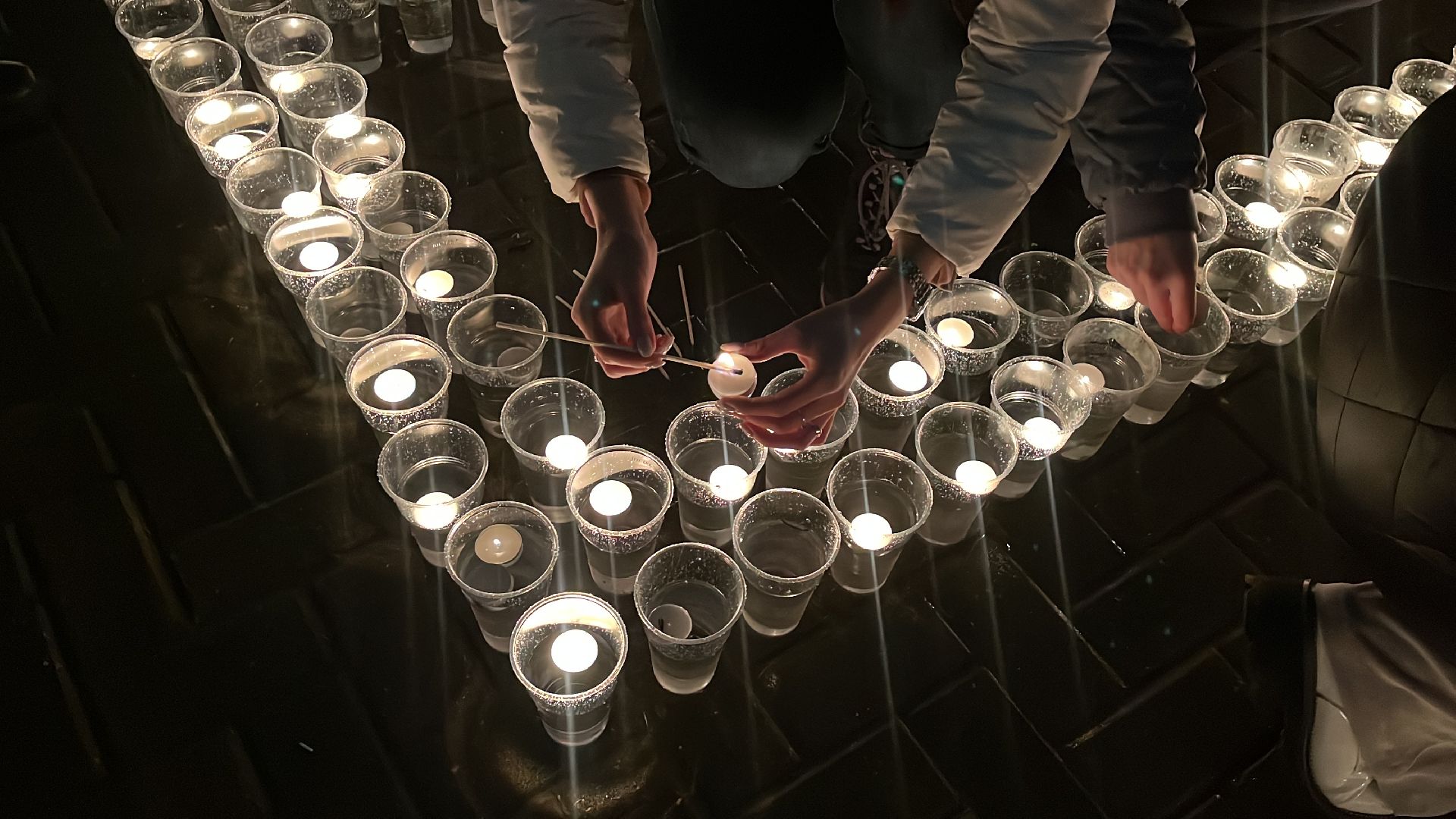 крокус сити холл, свеча памяти, мемориал, память погибших,теракт,