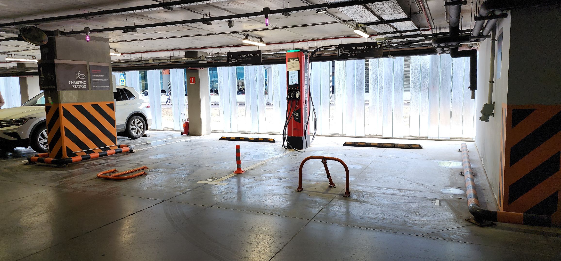 электромобили, зарядные станции, аэропорт Домодедово,