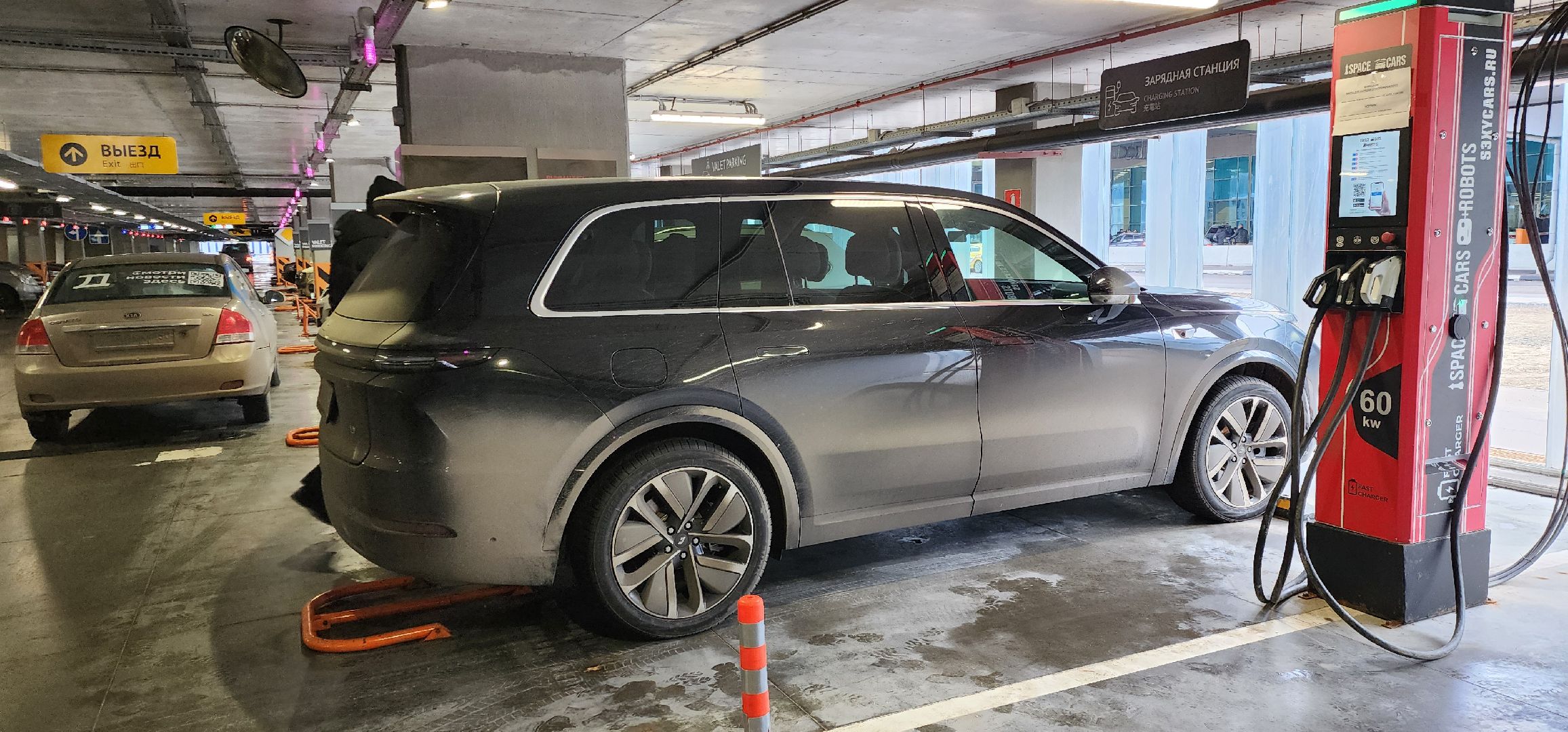 электромобили, зарядные станции, аэропорт Домодедово,