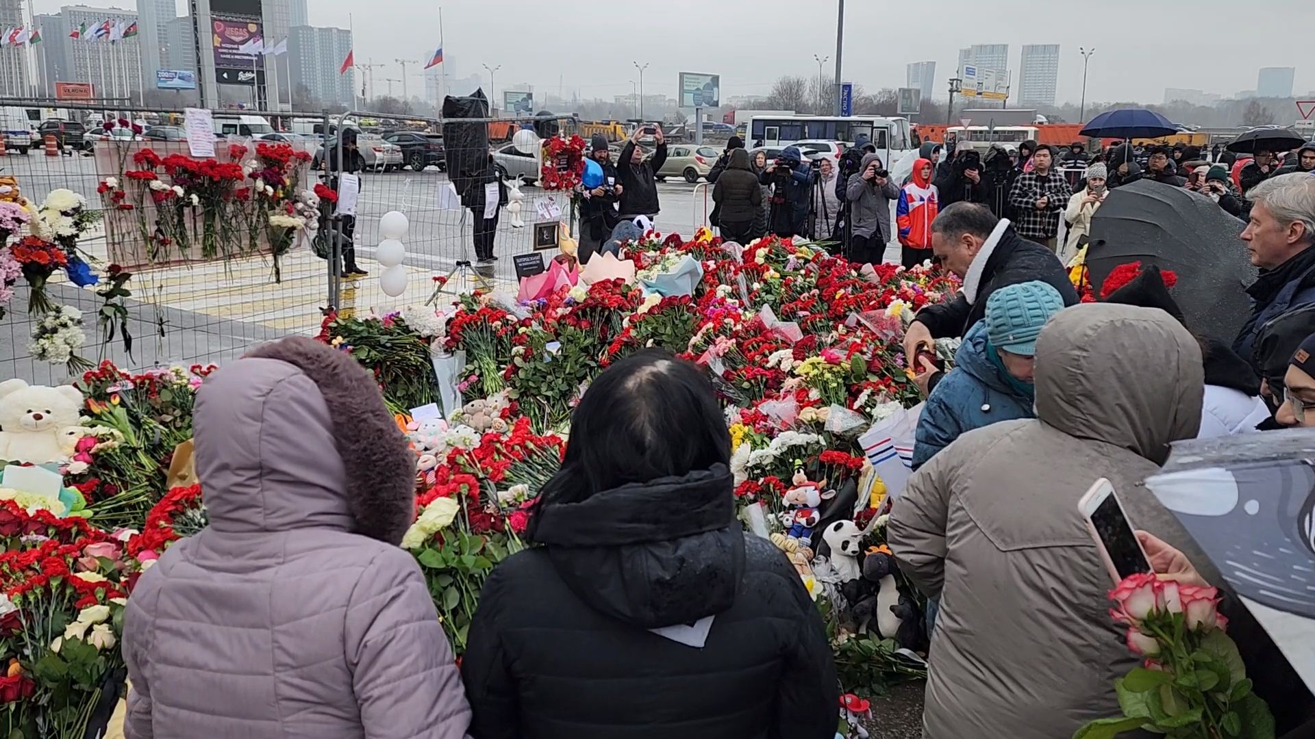 красногорск, крокус, теракт, чп, волонтеры, мемориал,