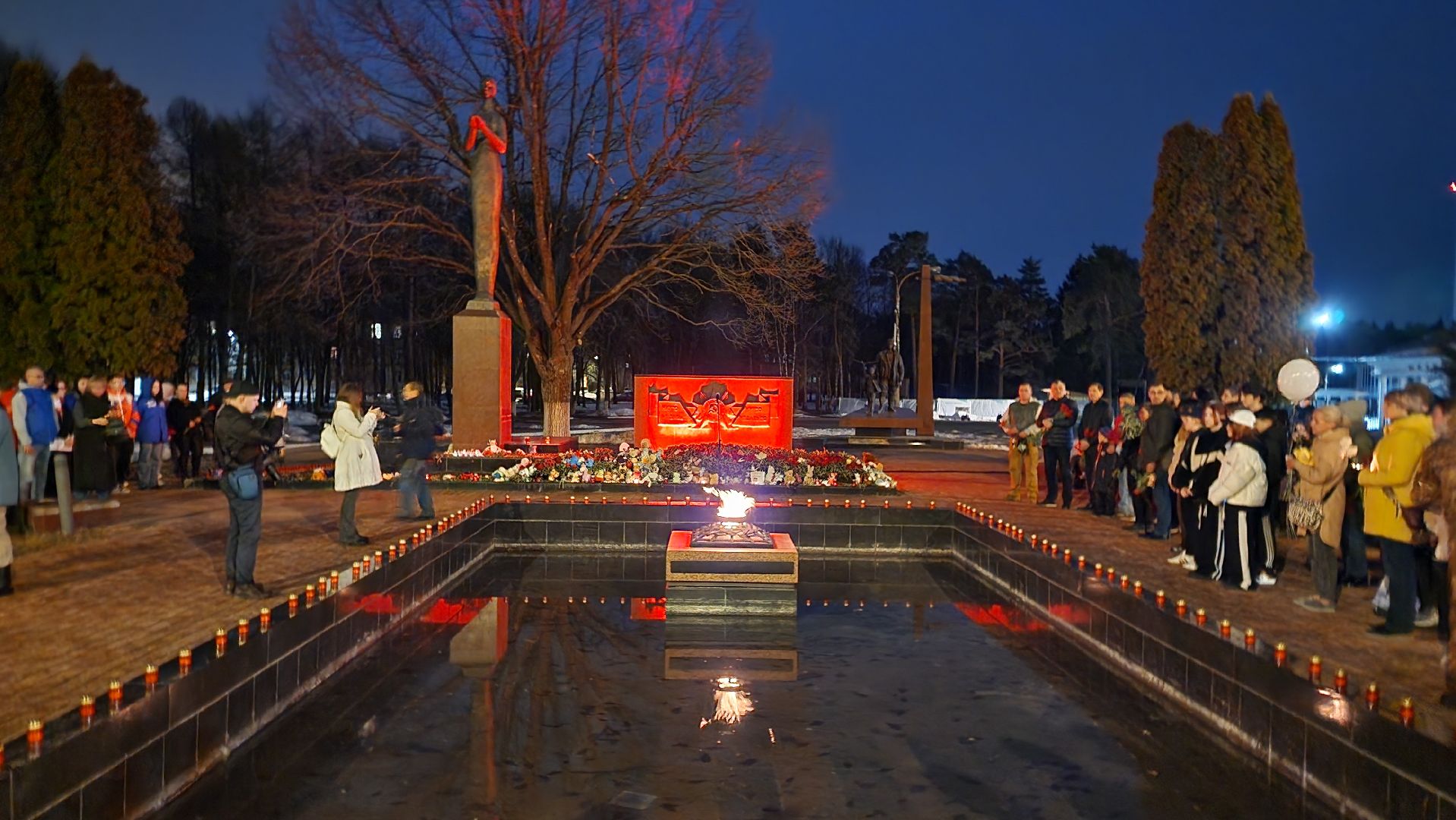 память о погибших, вечный огонь, борис аубакиров, свеча памяти,теракт,