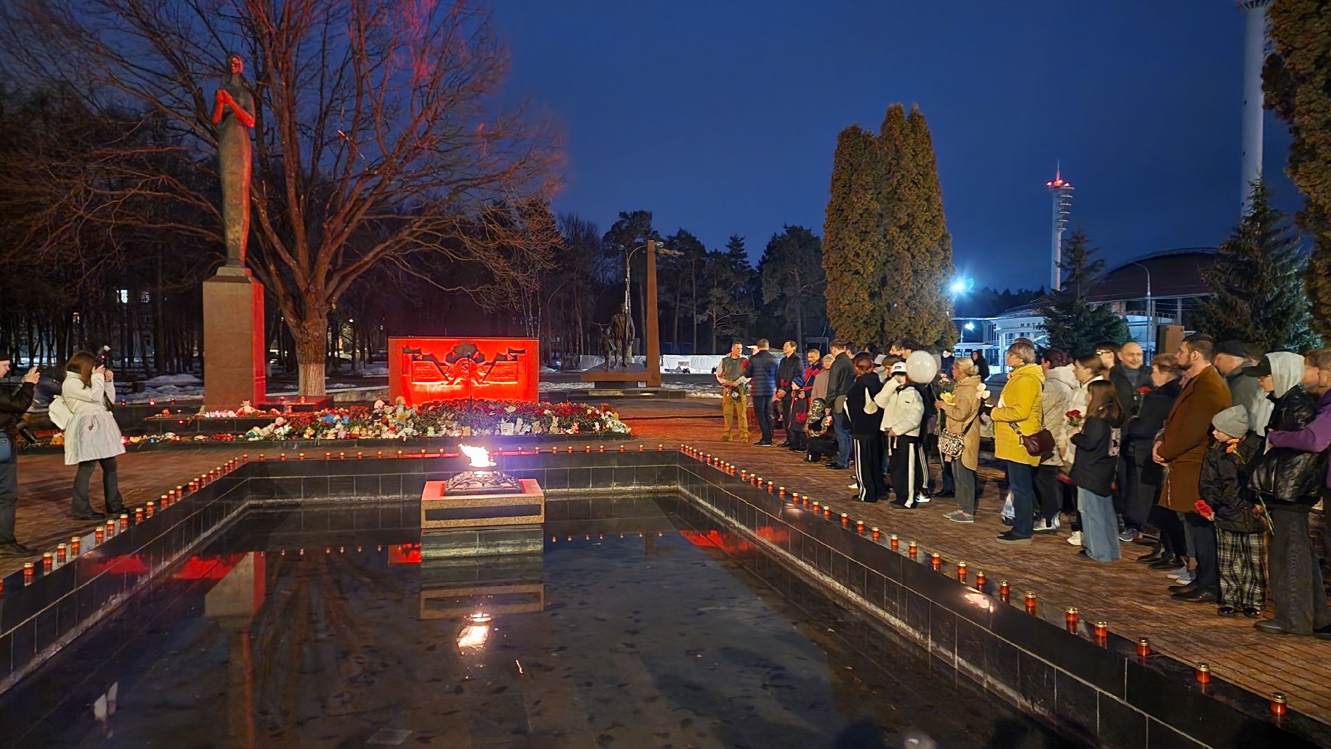 память о погибших, вечный огонь, борис аубакиров, свеча памяти,теракт,