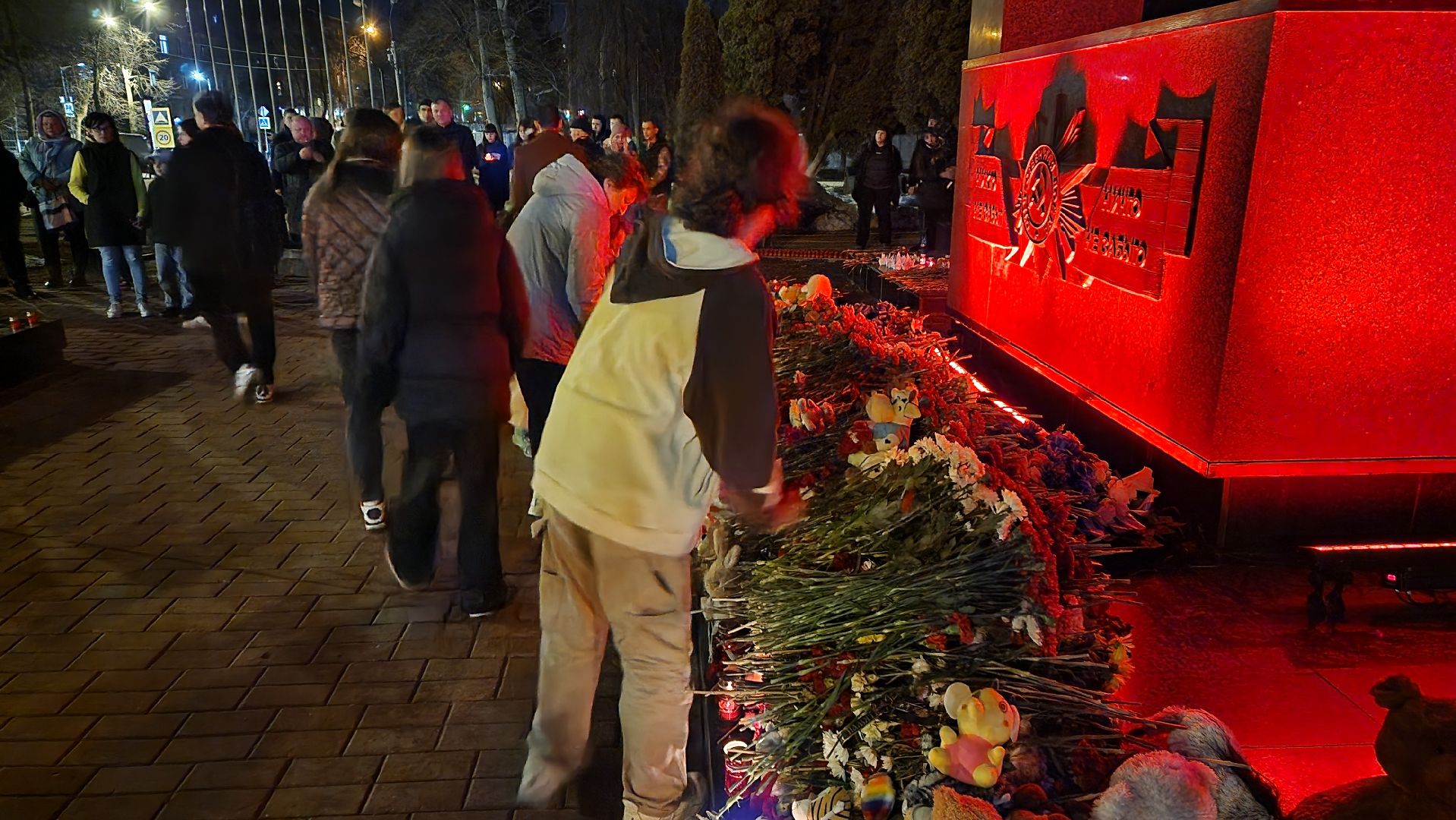 память о погибших, вечный огонь, борис аубакиров, свеча памяти,теракт,