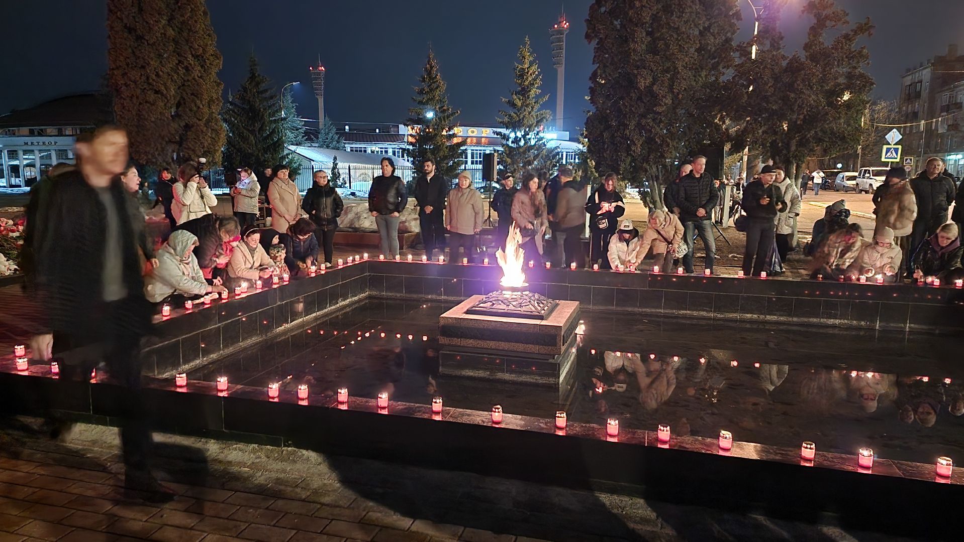 память о погибших, вечный огонь, борис аубакиров, свеча памяти,теракт,