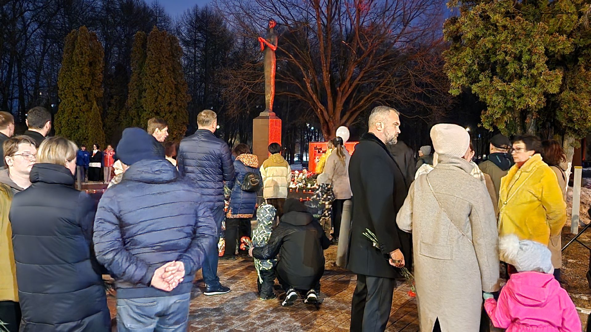 память о погибших, вечный огонь, борис аубакиров, свеча памяти,теракт,