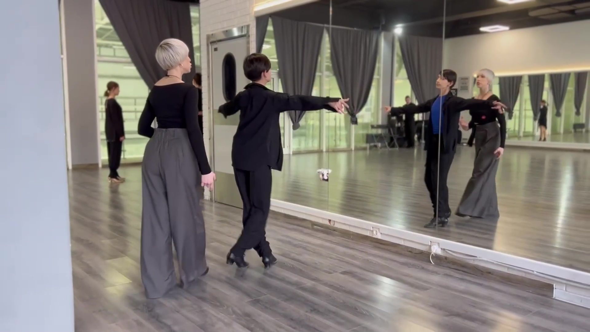 Реутов, танцы, занятия, бесплатно, вальс, движения, пластика,