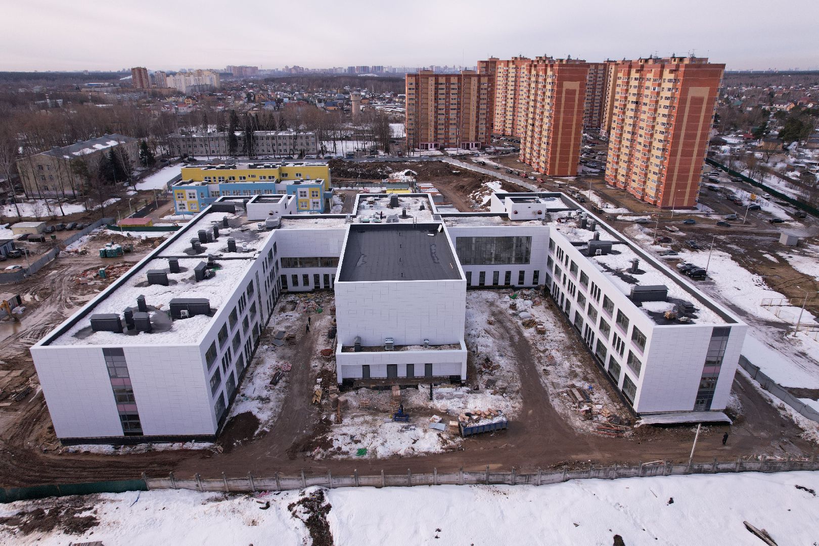 видео с коптера, щёлково, строительство, школа,