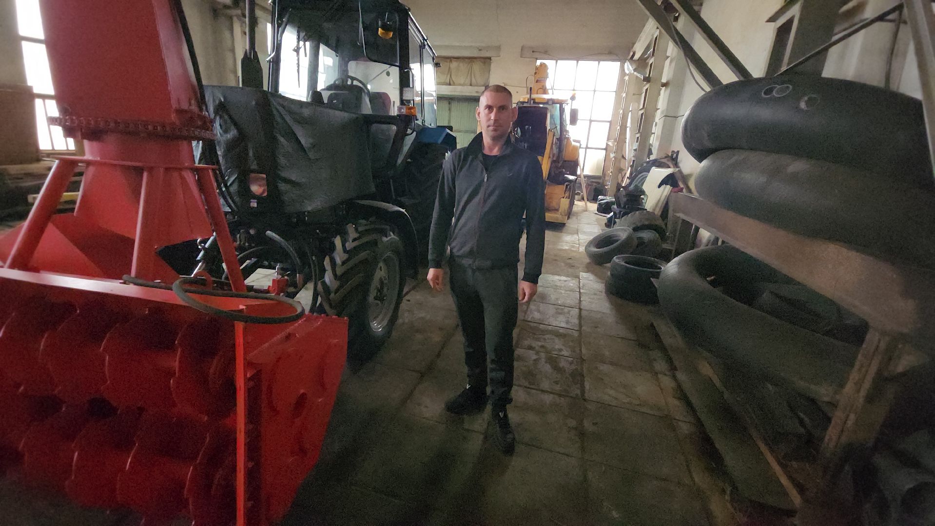 долгопрудный, мбу благоустройство, Молодой тракторист, снегоуборочная техника,