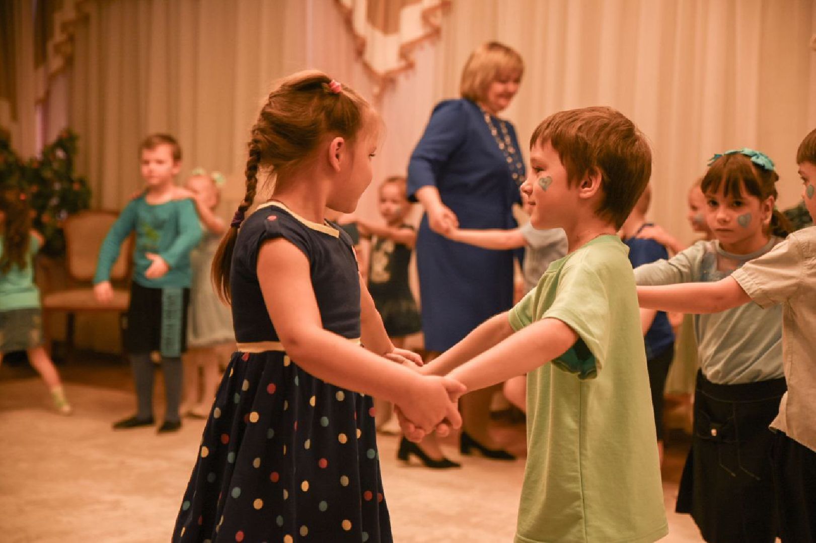 Бронницы, Всемирный день аутизма, Акция зажги синим, Детский сад Конфетти-Совхоз,