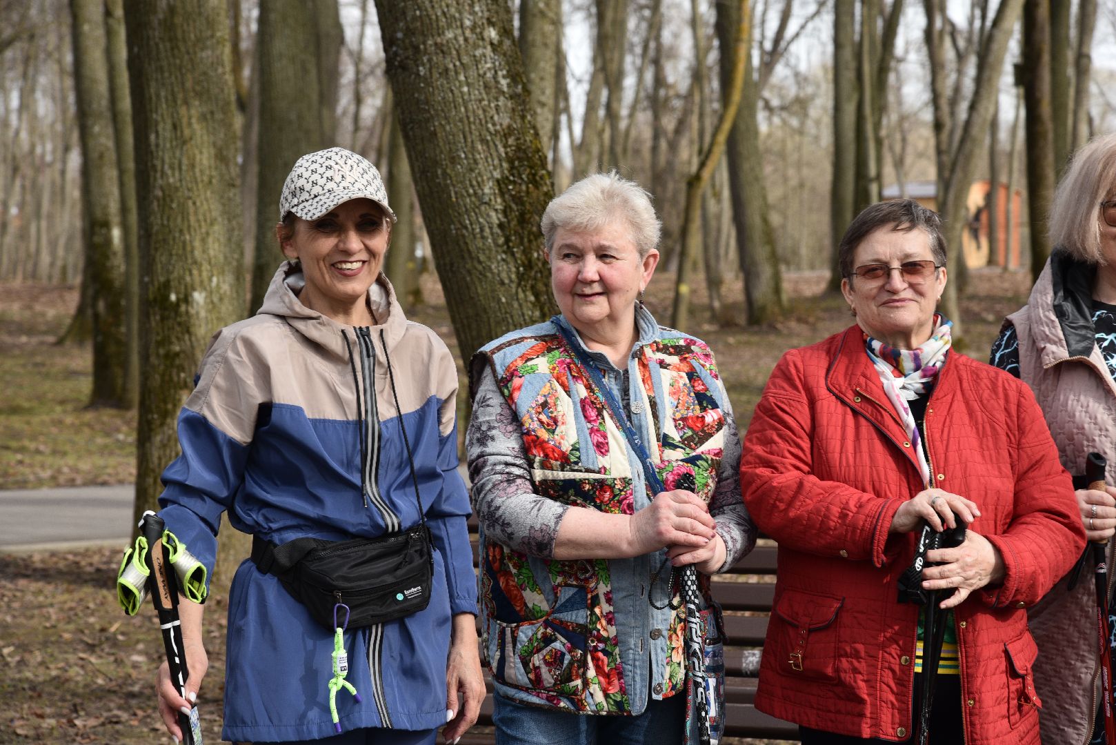 лотошино, лотошинский парк, активное долголетие, скандинавская ходьба,