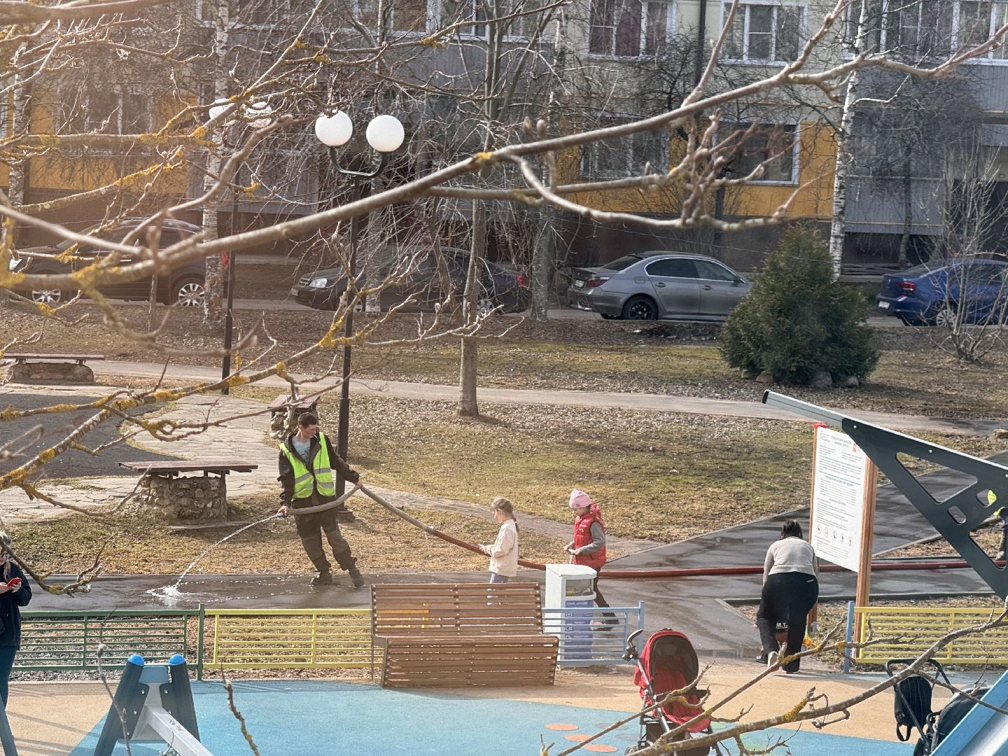 шаховская, уборка города, уборка дворов, уборка дворов после зимы,