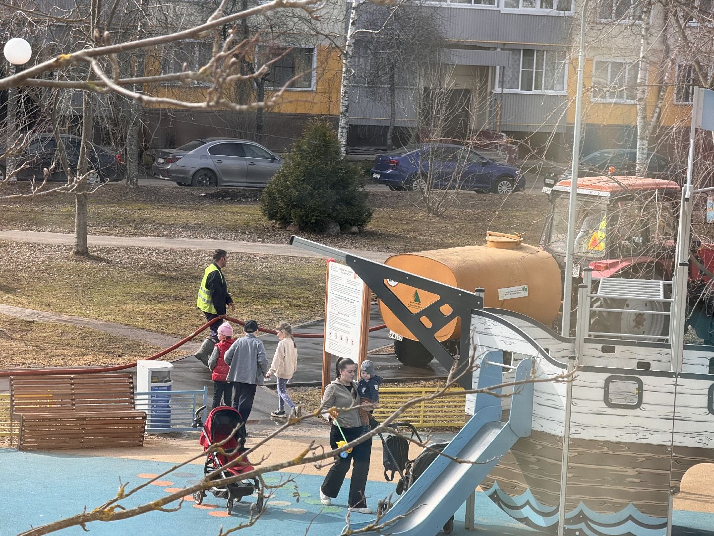 шаховская, уборка города, уборка дворов, уборка дворов после зимы,