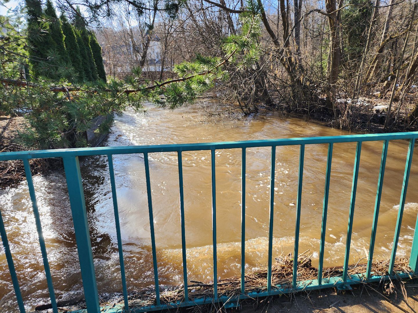 подтопления, разлив реки, борьба с паводком,