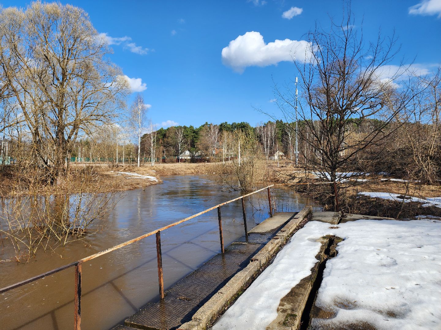 подтопления, разлив реки, борьба с паводком,