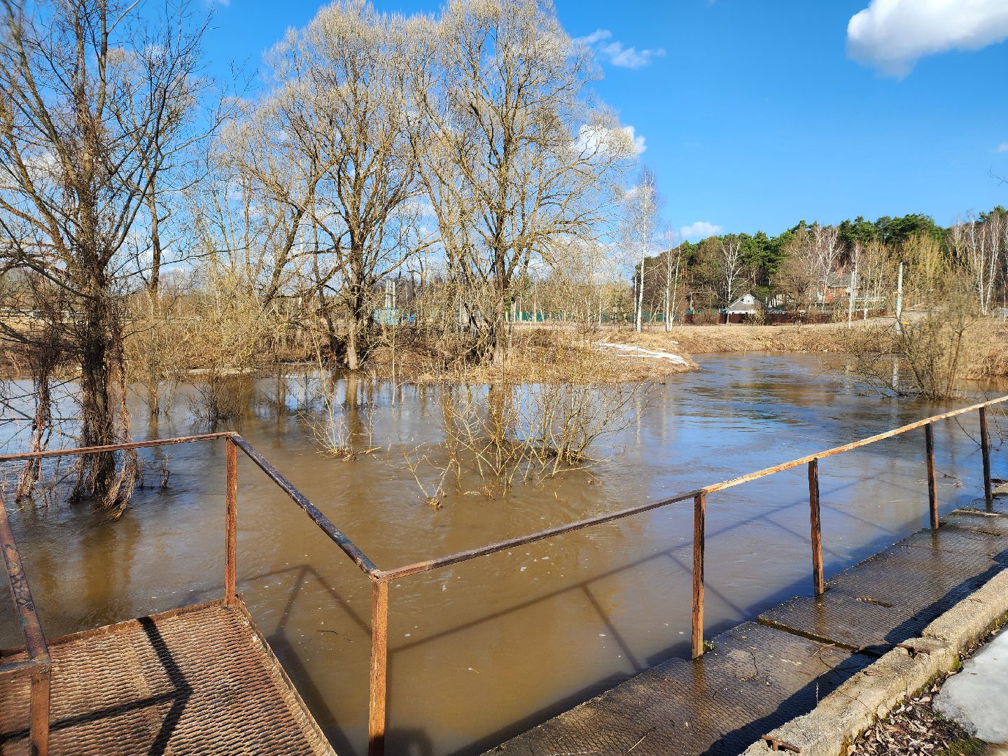 подтопления, разлив реки, борьба с паводком,