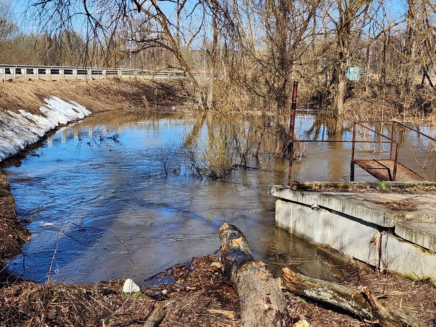 подтопления, разлив реки, борьба с паводком,