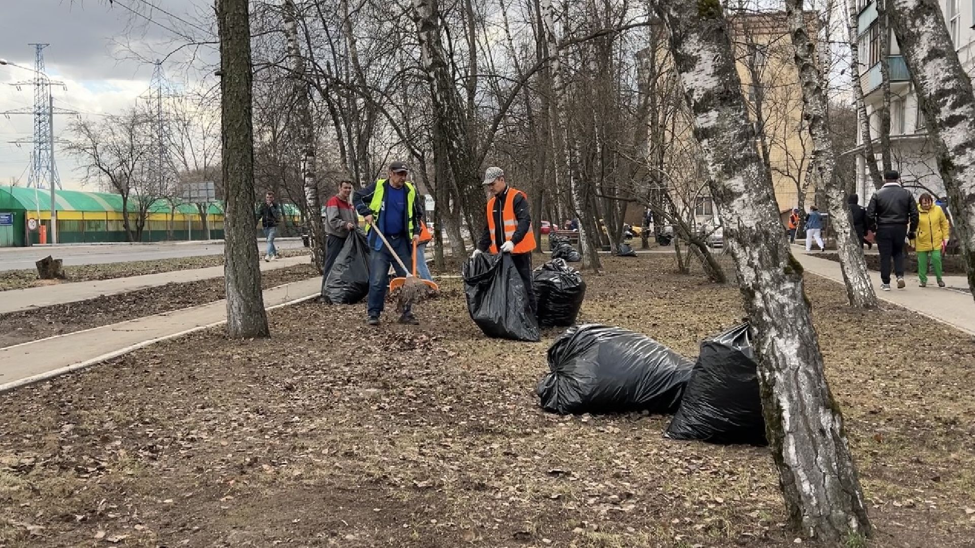 химки, благоустройство, месяц чистоты и благоустройства, уборка дворов, уборка города,