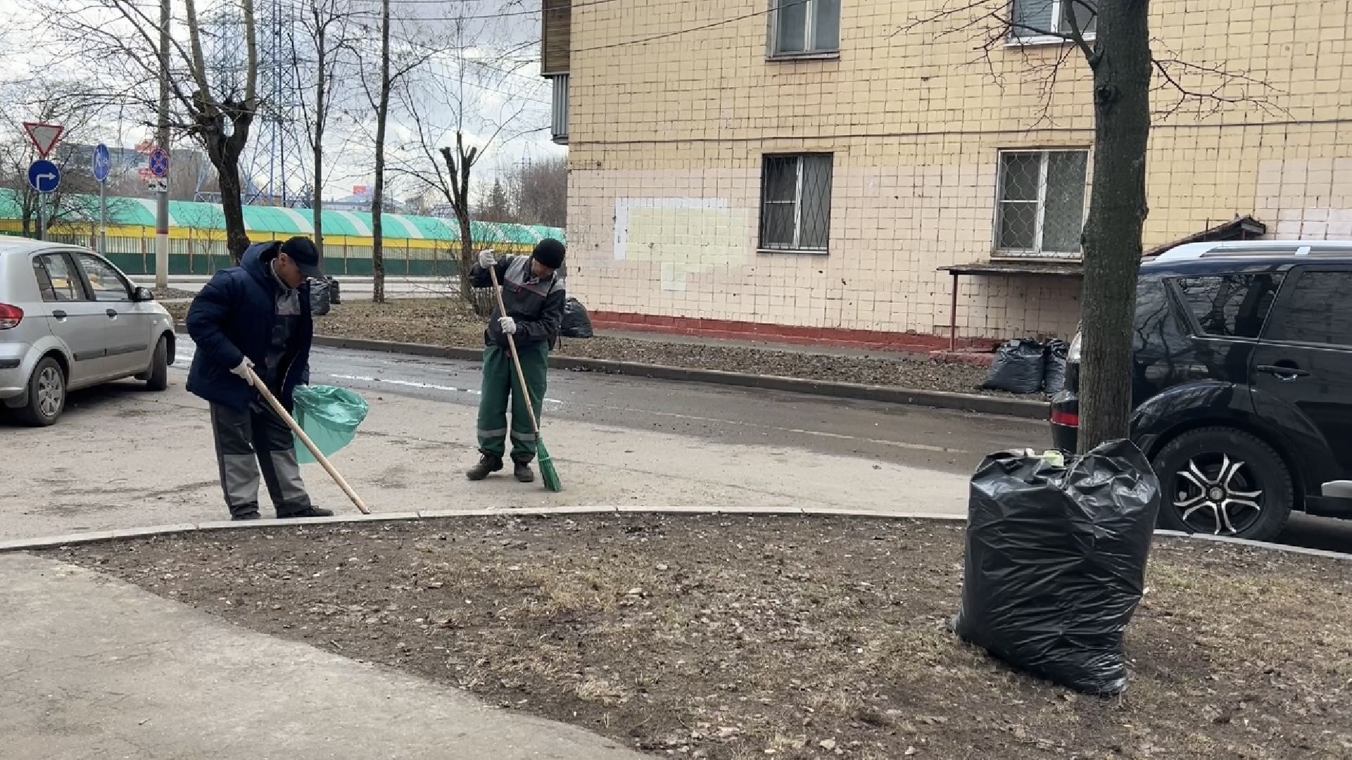 химки, благоустройство, месяц чистоты и благоустройства, уборка дворов, уборка города,