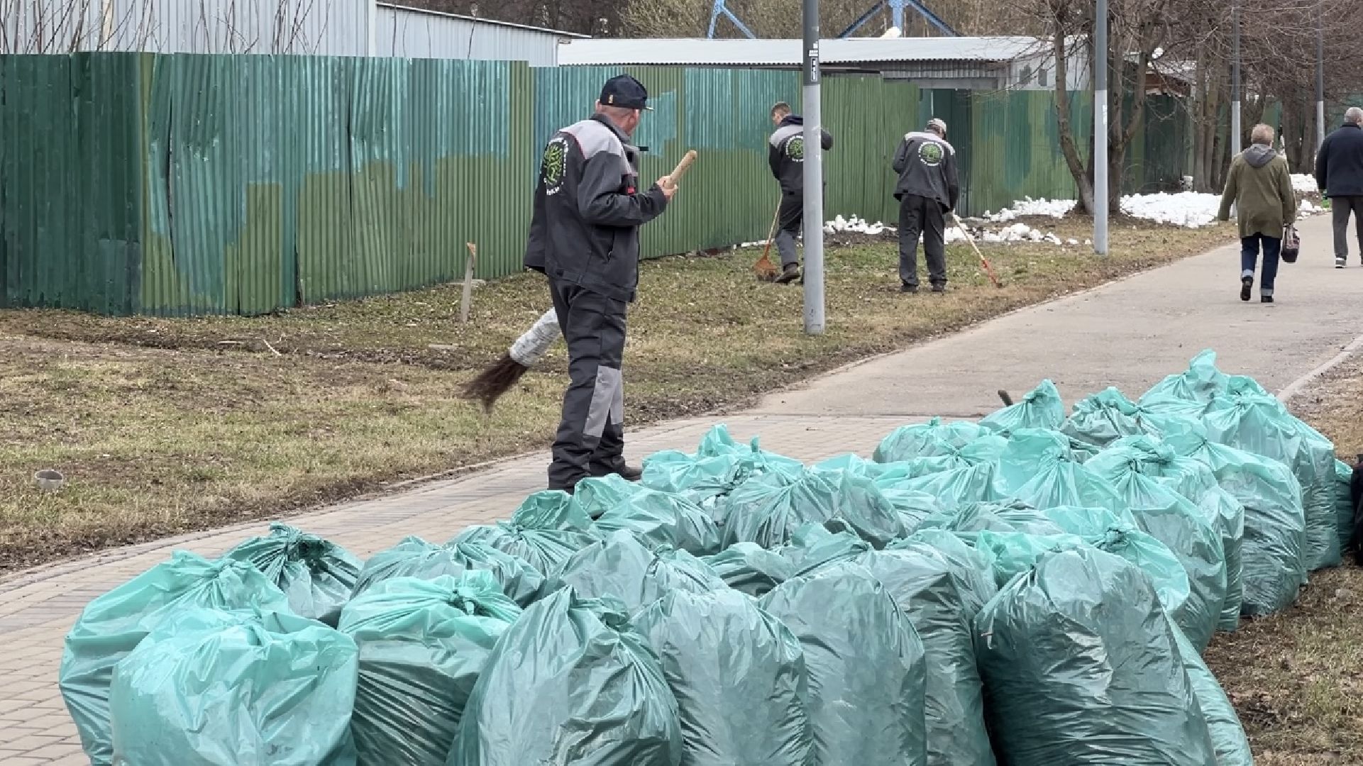 химки, месяц чистоты и благоустройства, благоустройство, уборка общественных территорий, уборка парка,