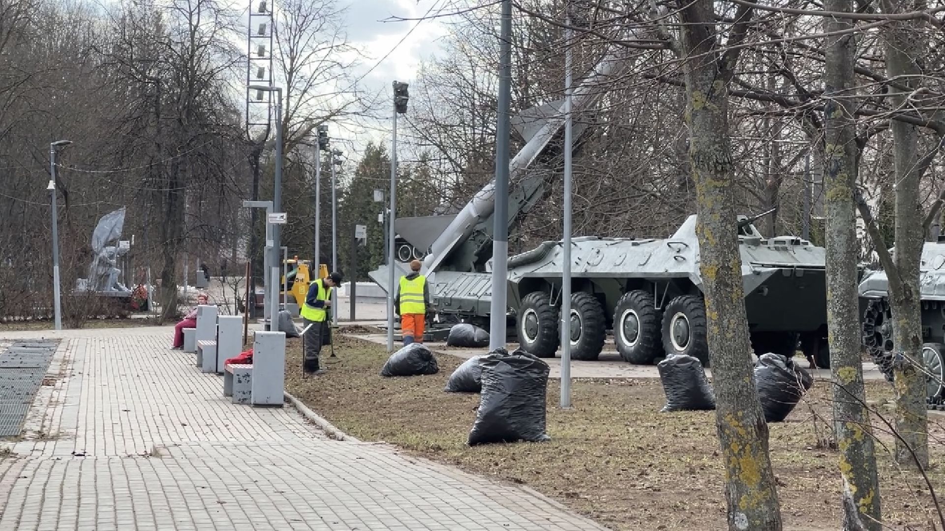 химки, месяц чистоты и благоустройства, благоустройство, уборка общественных территорий, уборка парка,