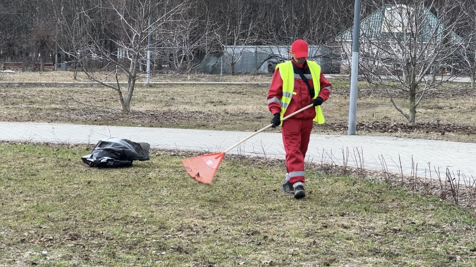 химки, месяц чистоты и благоустройства, благоустройство, уборка общественных территорий, уборка парка,