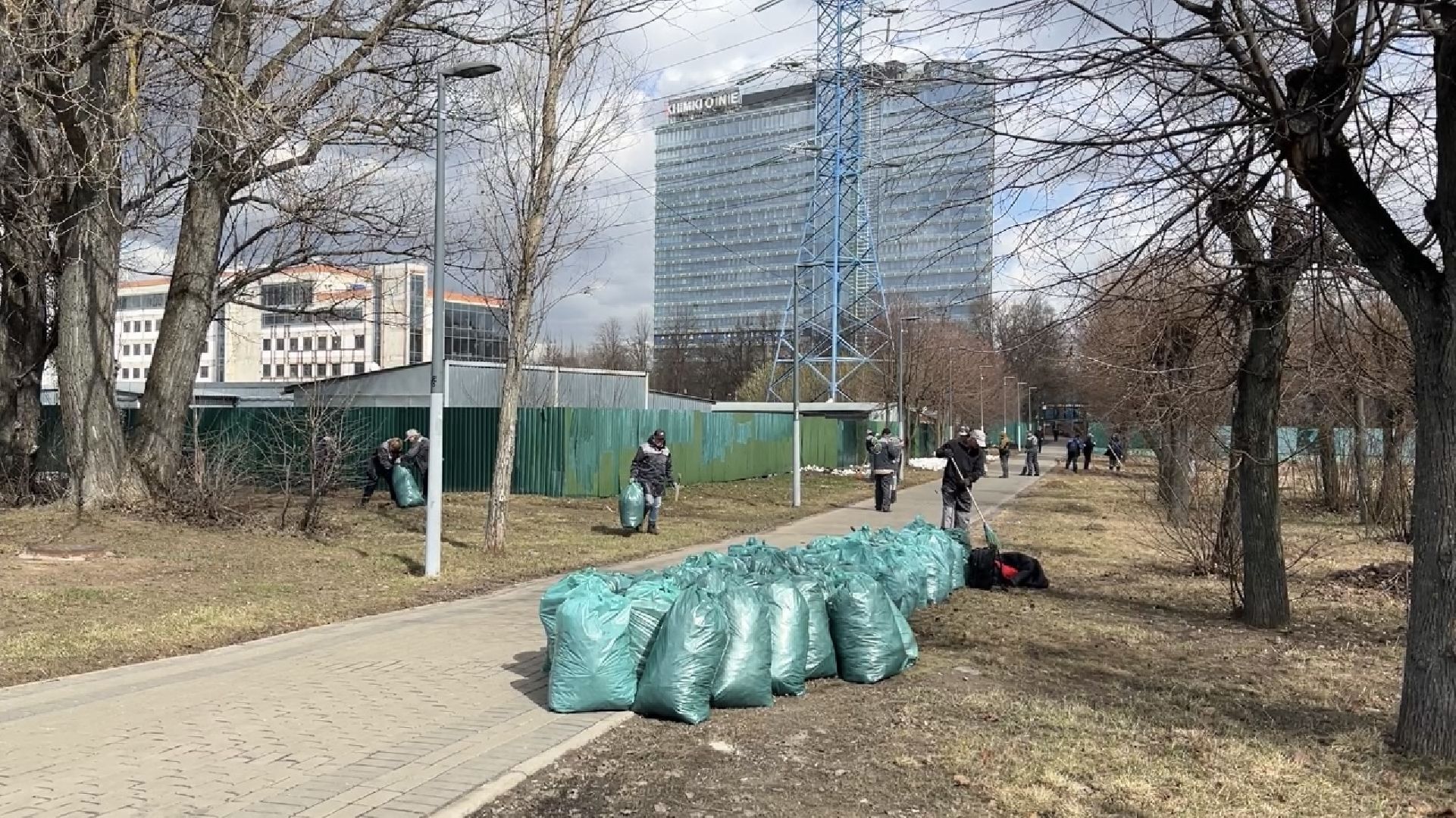 химки, месяц чистоты и благоустройства, благоустройство, уборка общественных территорий, уборка парка,