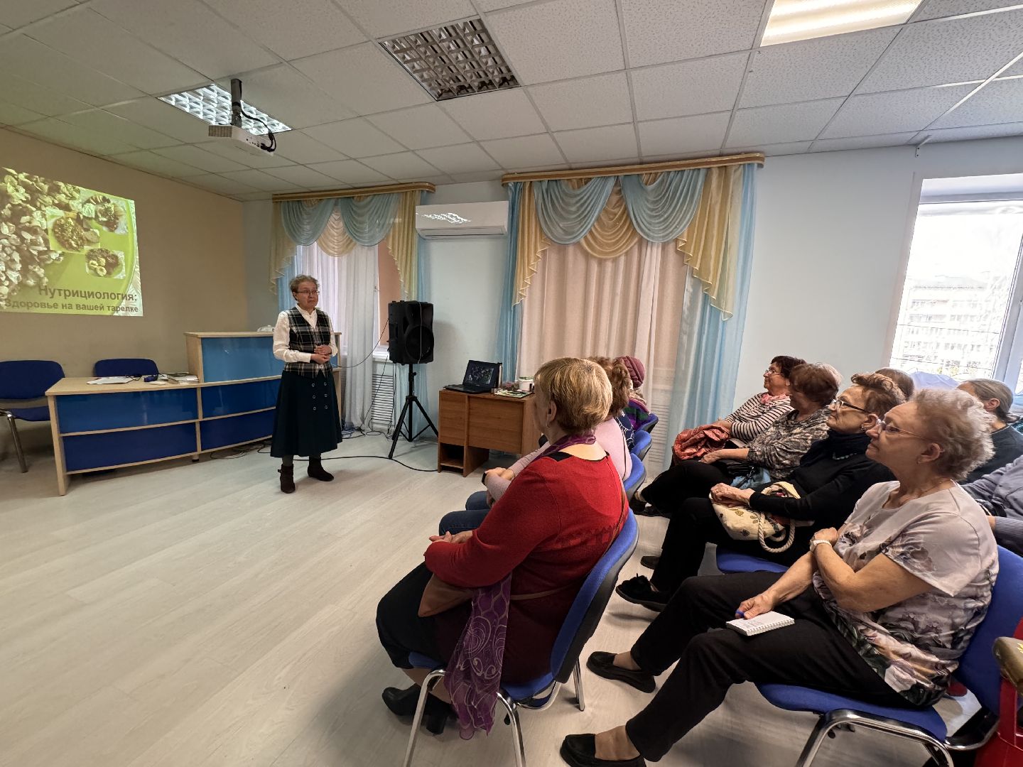 нутрициология, библиотека, лекция в библиотеке,