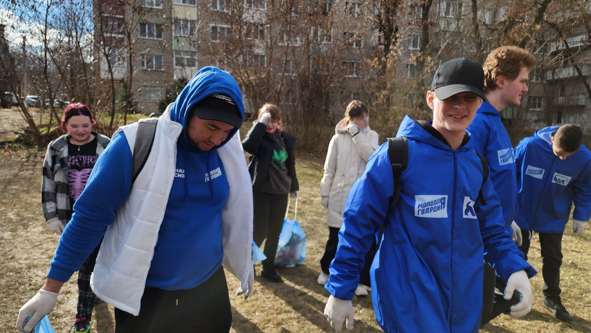 кашира, молодая гвардия, волонтеры, субботник, чистый путь, уборка мусора,