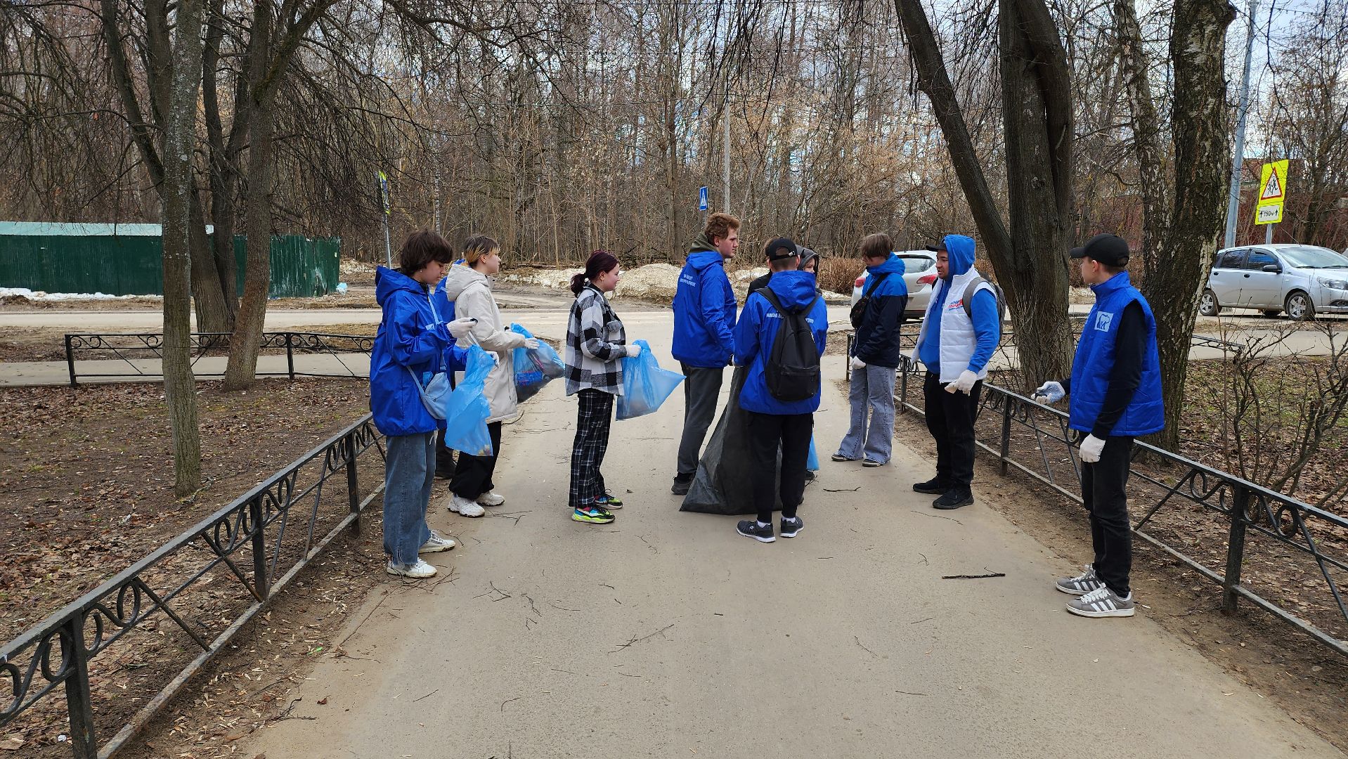 кашира, молодая гвардия, волонтеры, субботник, чистый путь, уборка мусора,