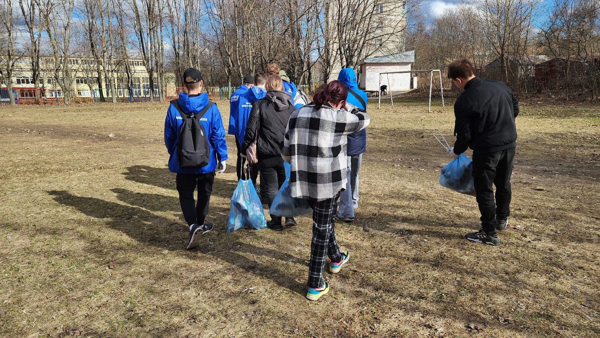 кашира, молодая гвардия, волонтеры, субботник, чистый путь, уборка мусора,