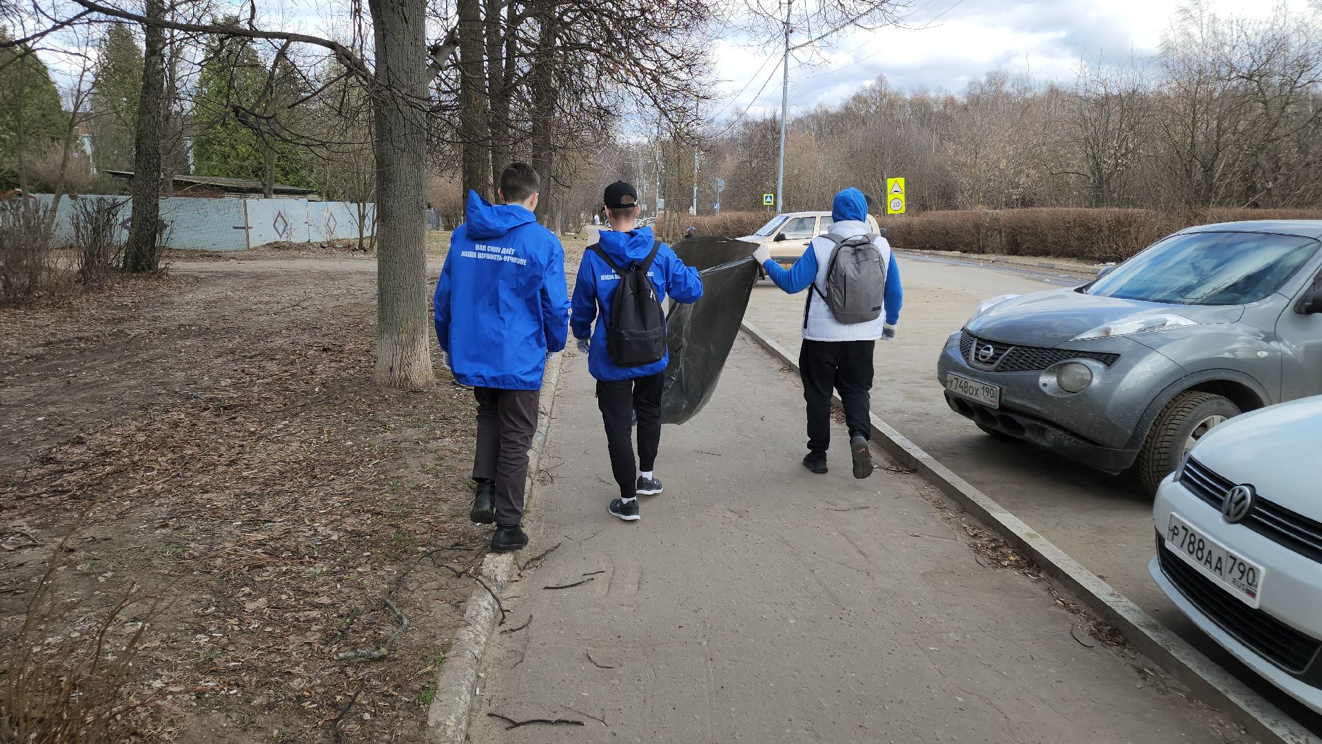 кашира, молодая гвардия, волонтеры, субботник, чистый путь, уборка мусора,
