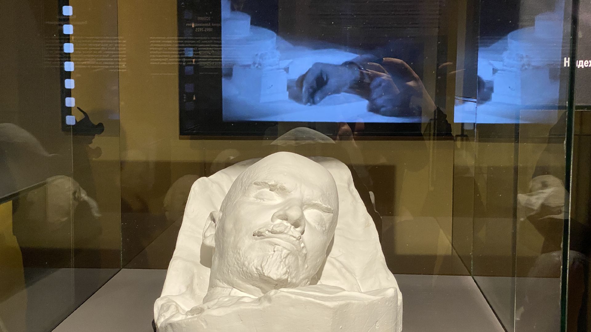 Музей-заповедник Горки Ленинскиевыставка посмертных масок, Владимир ленин, Сергей Меркуров, Мастер посмертного лика,