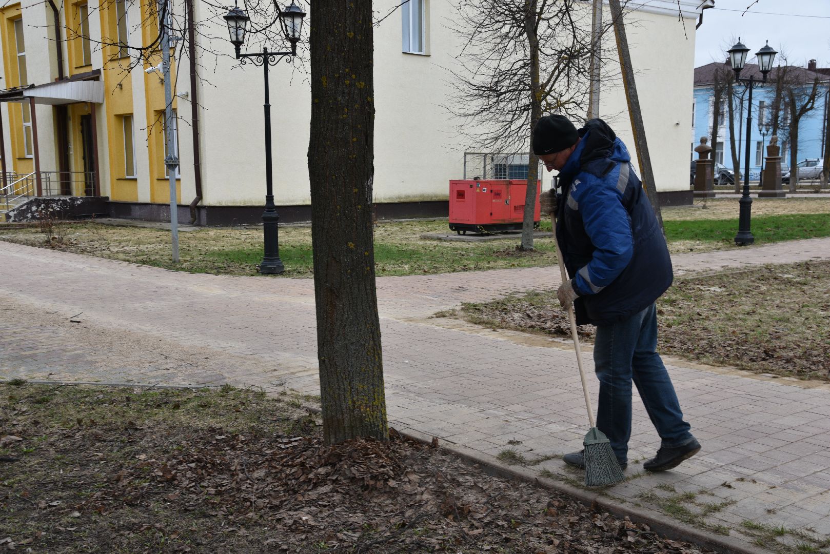 лотошино, сквер победы, благоустройство, уборка дорог,