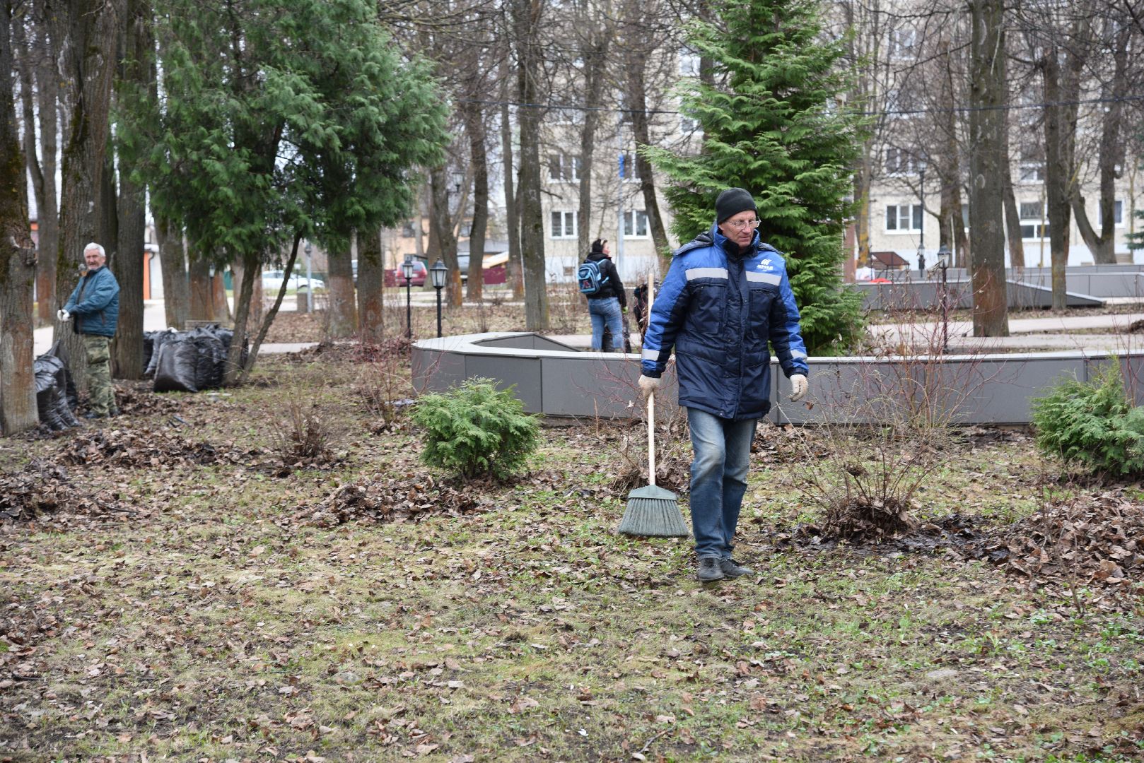 лотошино, сквер победы, благоустройство, уборка дорог,