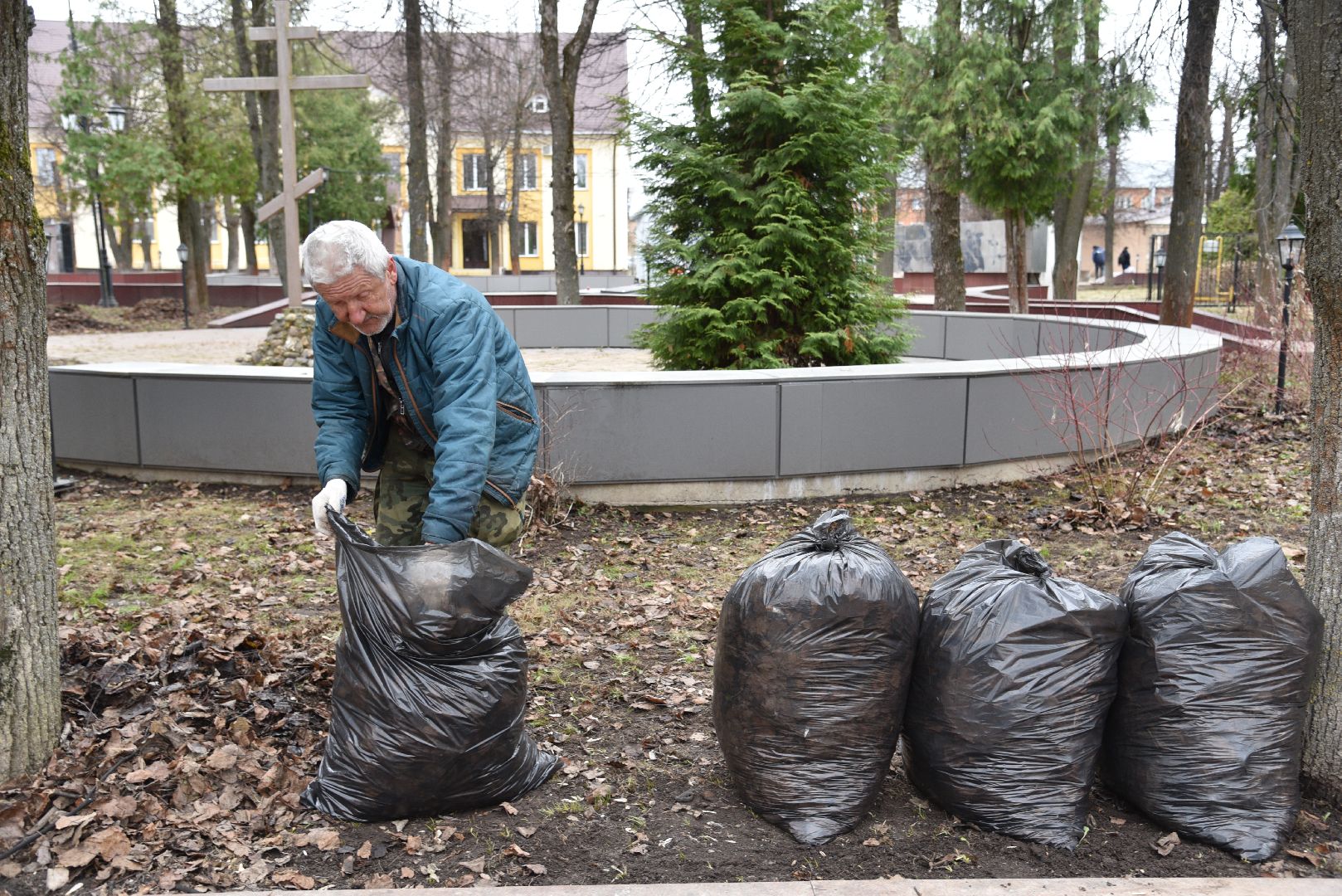 лотошино, сквер победы, благоустройство, уборка дорог,