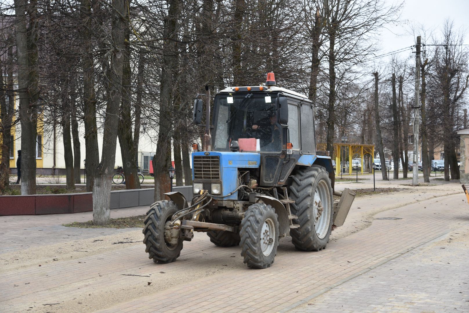 лотошино, сквер победы, благоустройство, уборка дорог,