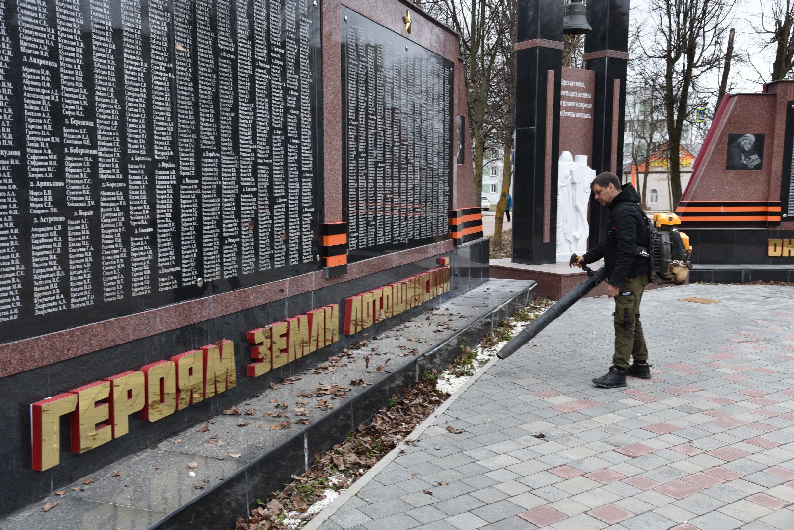лотошино, сквер победы, благоустройство, уборка дорог,