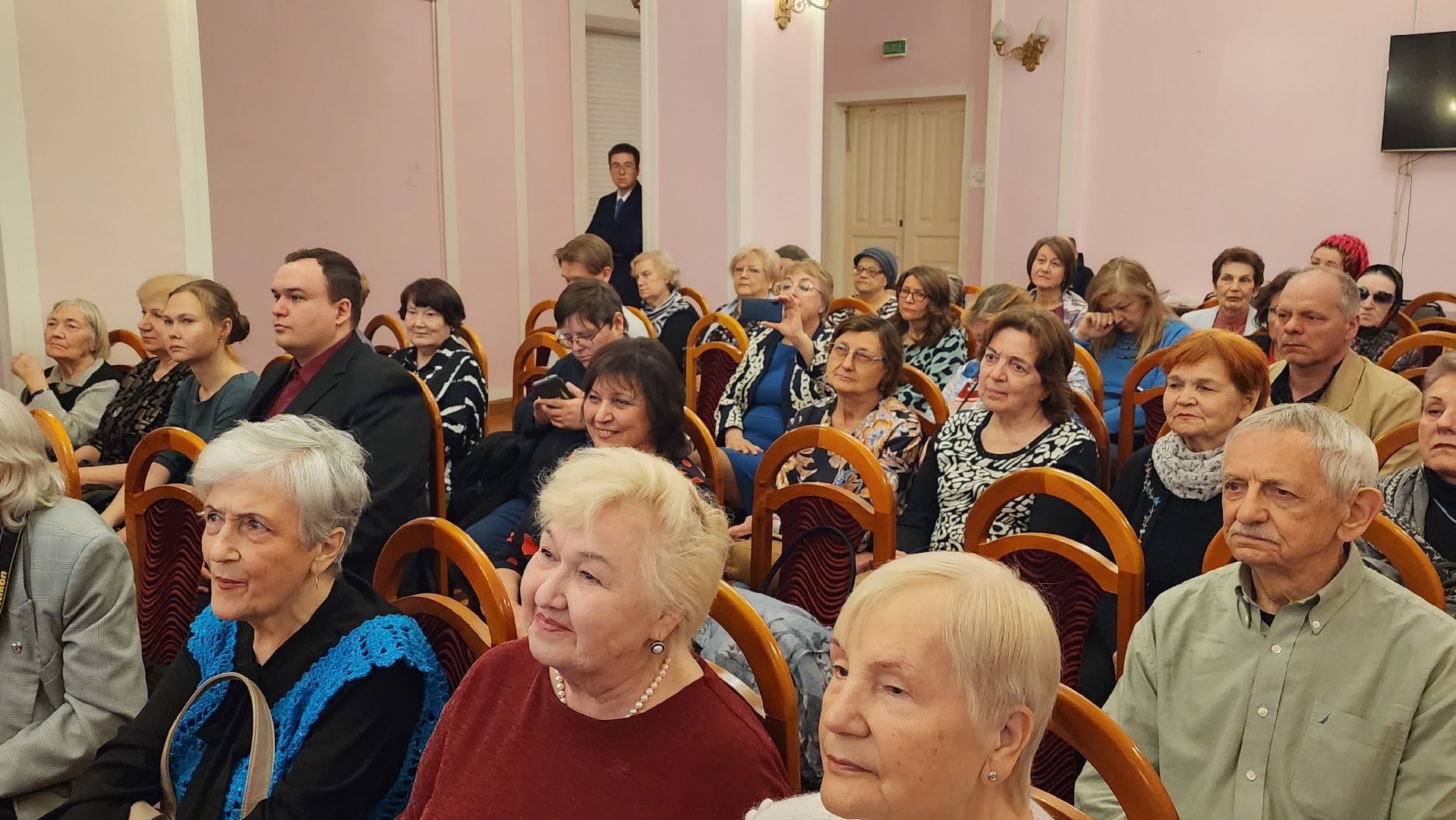 ЛИТО Крылья, Дворец культуры, Розовая гостиная, Анна Чернецкая, Александр Цуркан, Студия сценического слова, В гостях у анны, Александр Гольберг, Александр Щуплов, Вера Торжкова, Нина Верникова,