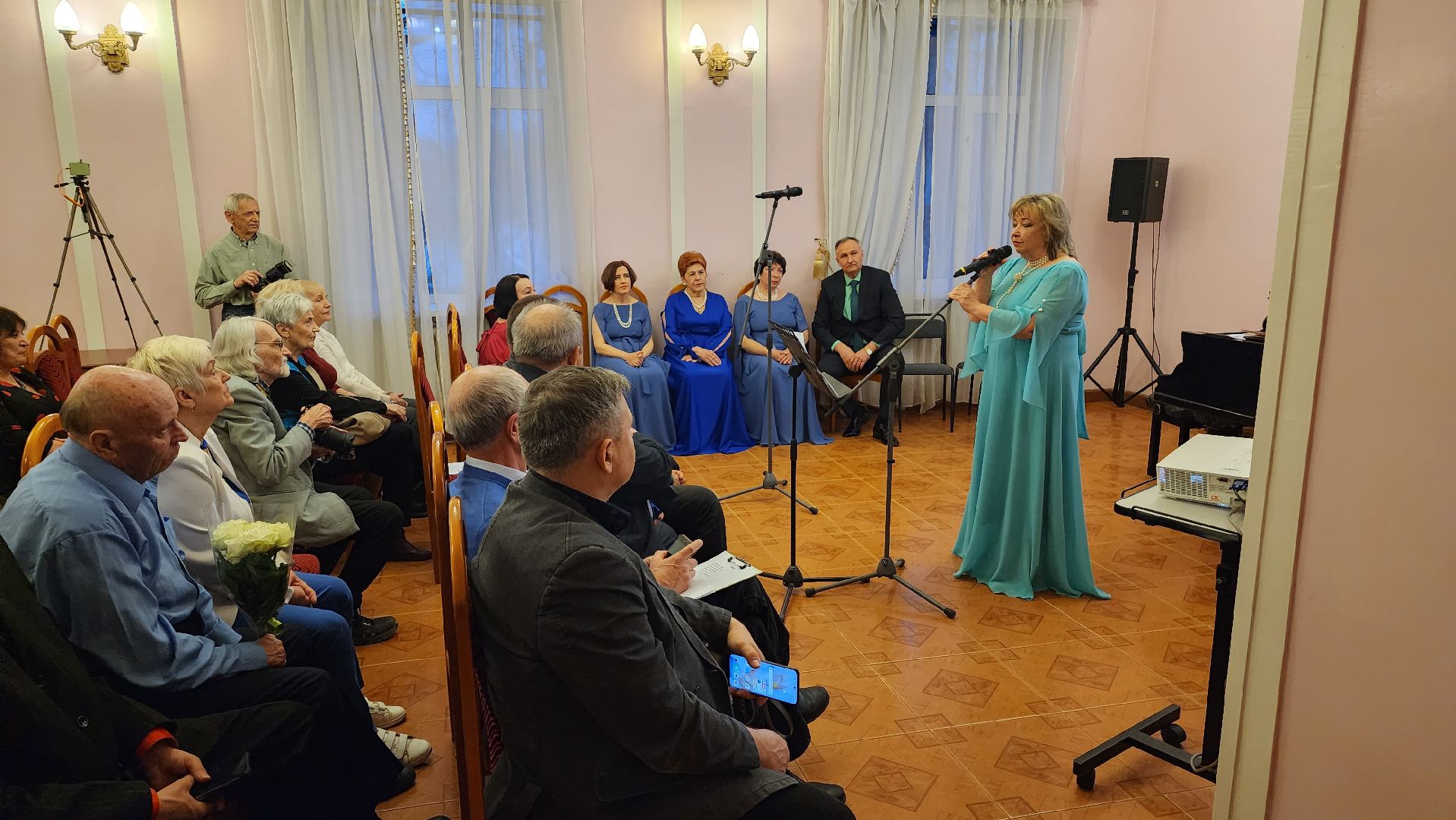 ЛИТО Крылья, Дворец культуры, Розовая гостиная, Анна Чернецкая, Александр Цуркан, Студия сценического слова, В гостях у анны, Александр Гольберг, Александр Щуплов, Вера Торжкова, Нина Верникова,