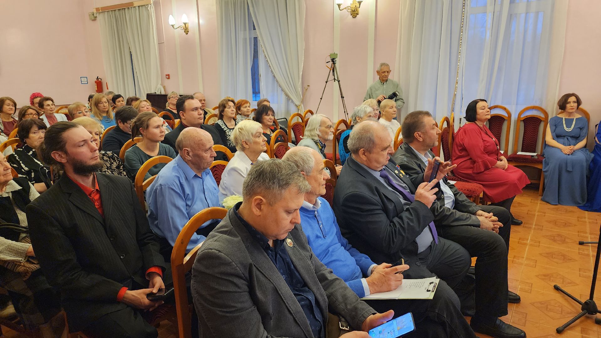 ЛИТО Крылья, Дворец культуры, Розовая гостиная, Анна Чернецкая, Александр Цуркан, Студия сценического слова, В гостях у анны, Александр Гольберг, Александр Щуплов, Вера Торжкова, Нина Верникова,