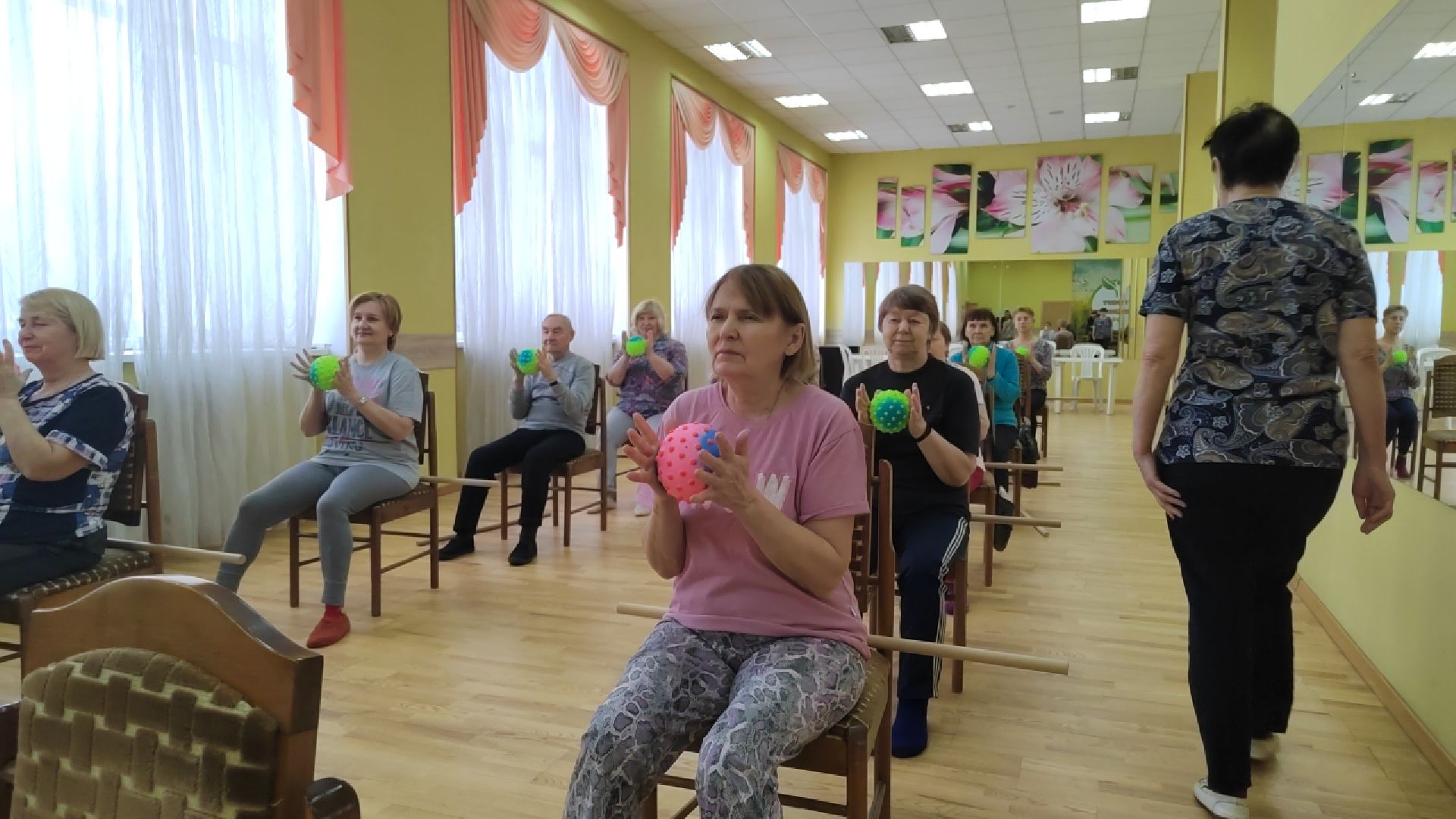 Пушкино, общество