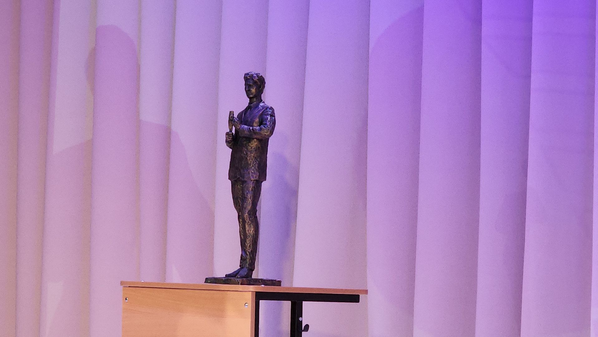 Школа, Скульптура, лобня,