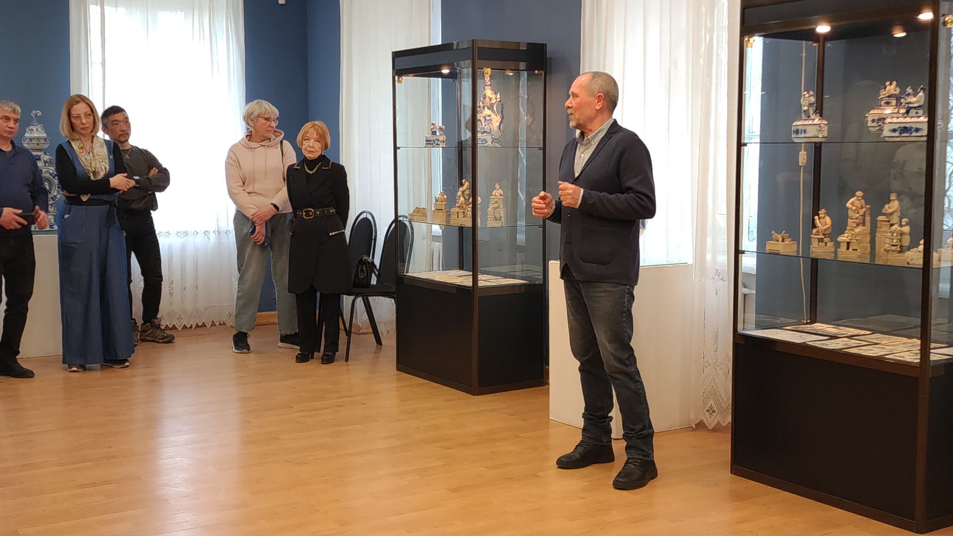 электросталь, мой город, жители города, культура, музей, выставка, культура подмосковья, гжельские узоры, керамика,