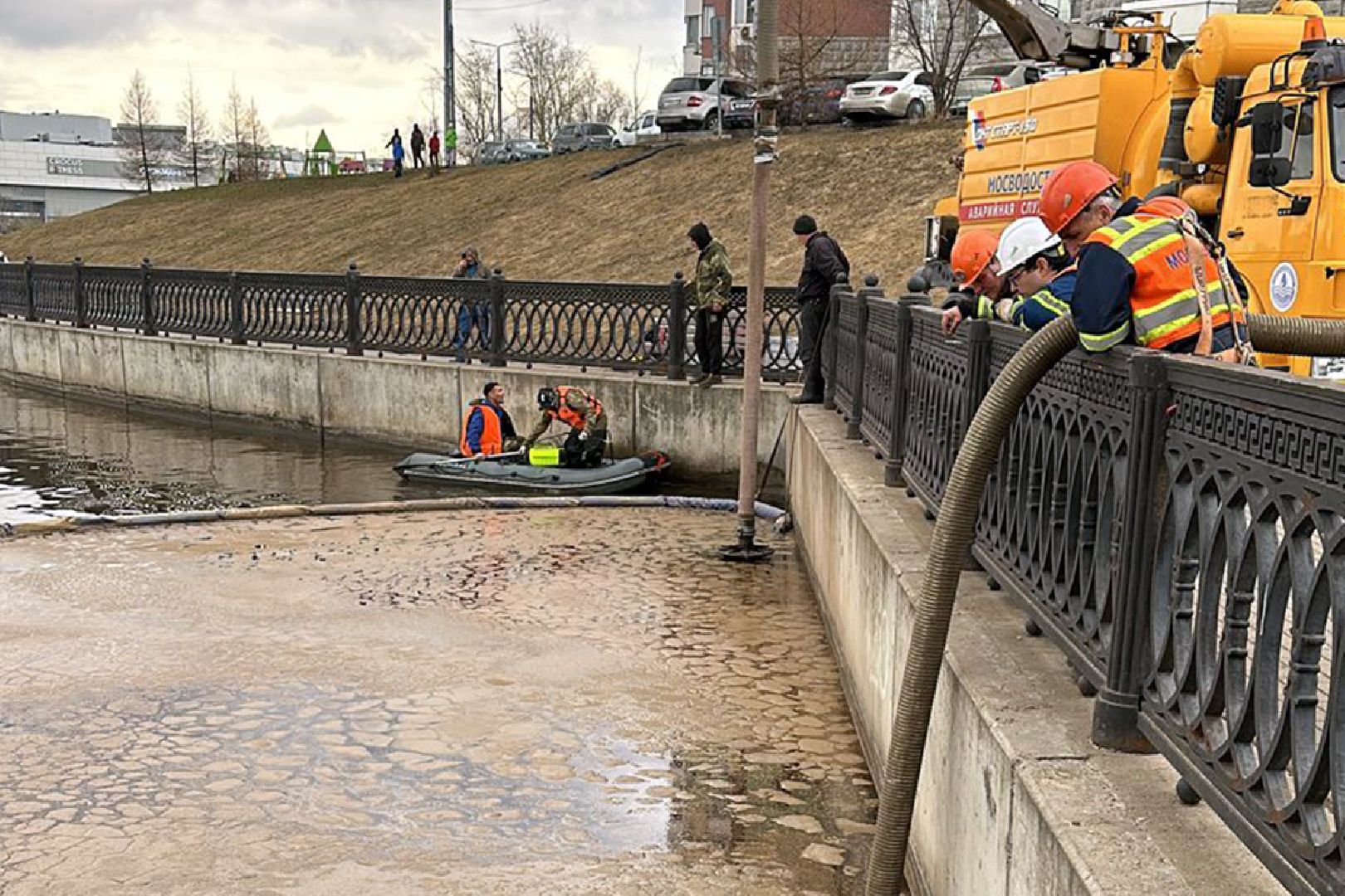 красногорск, чп, экология, нефть, москва-река,