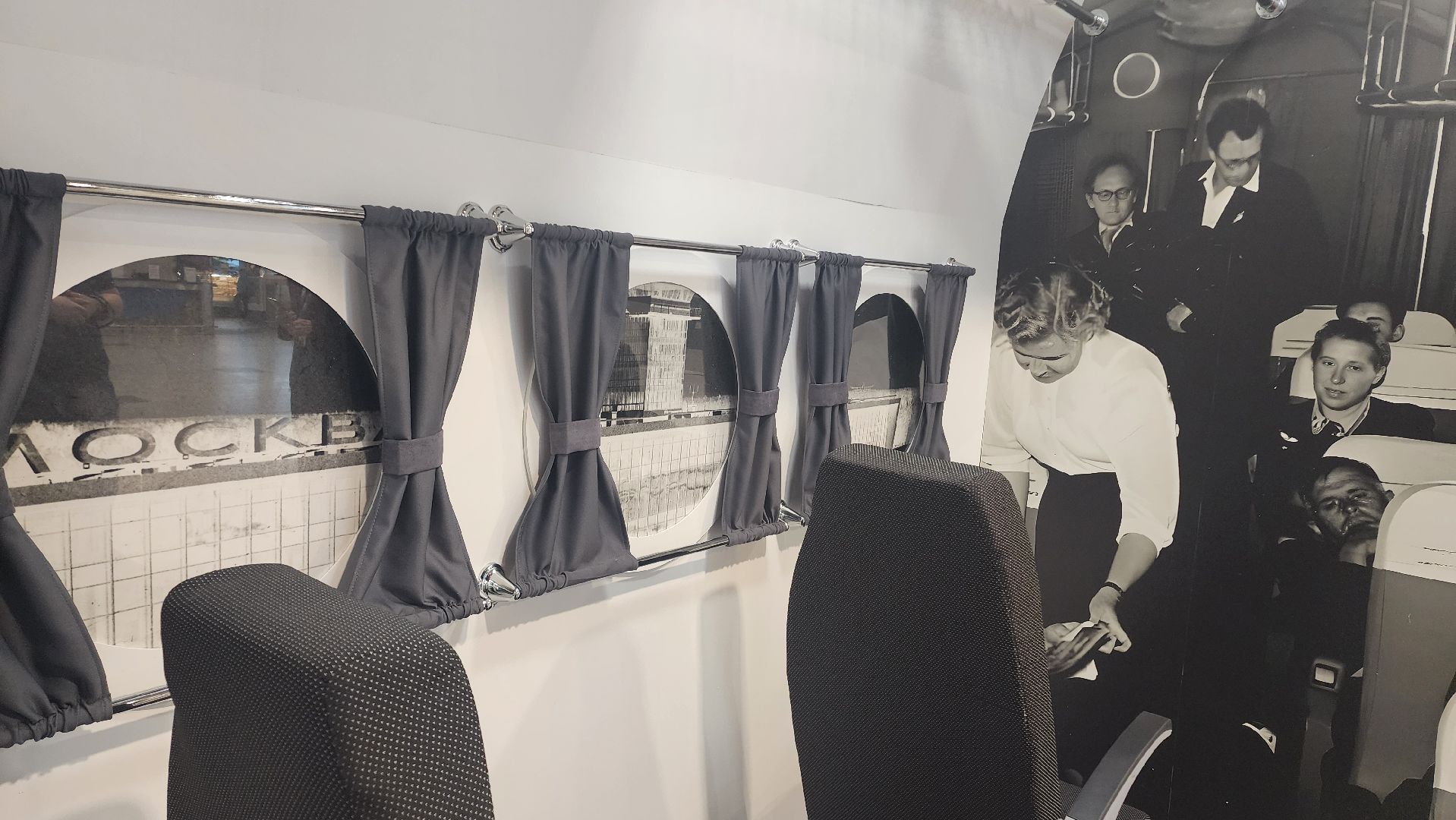 Домодедово, Аэропорт Домодедово, Подмосковье, Первый вылет, Юбилей аэропорта, Пассажиры, Вылет, Прилет, Новый терминал Т2, Терминал Т2, Пассажиропоток, Фотозона, Ретро форма, ТУ 104, Самолет,