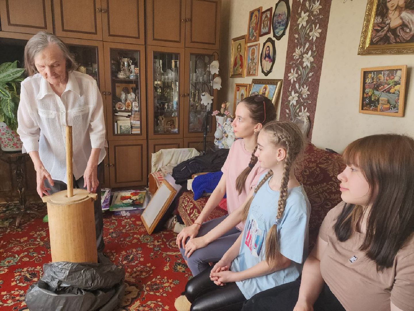 чехов, бабушка, выставка, предметы старины, общество, музей,