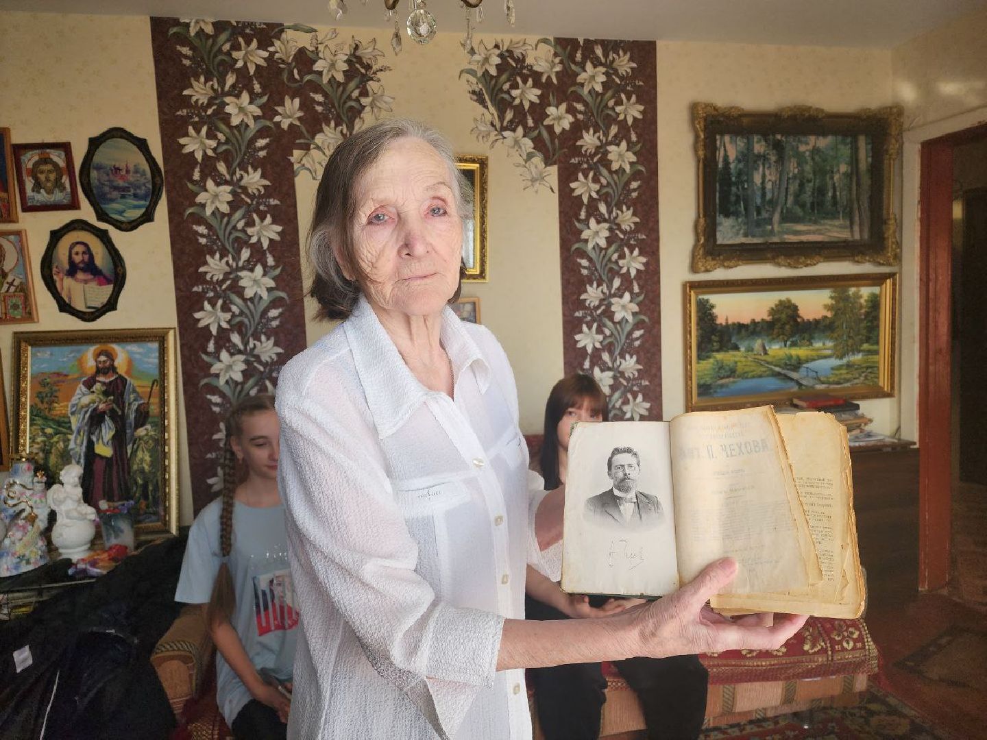 чехов, бабушка, выставка, предметы старины, общество, музей,