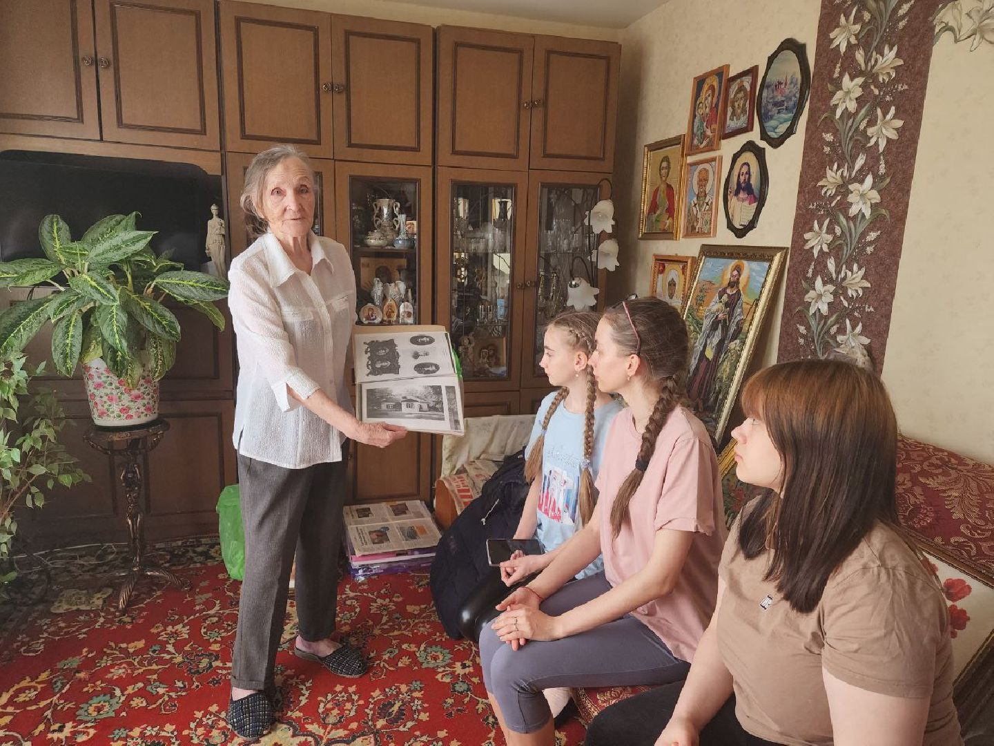 чехов, бабушка, выставка, предметы старины, общество, музей,