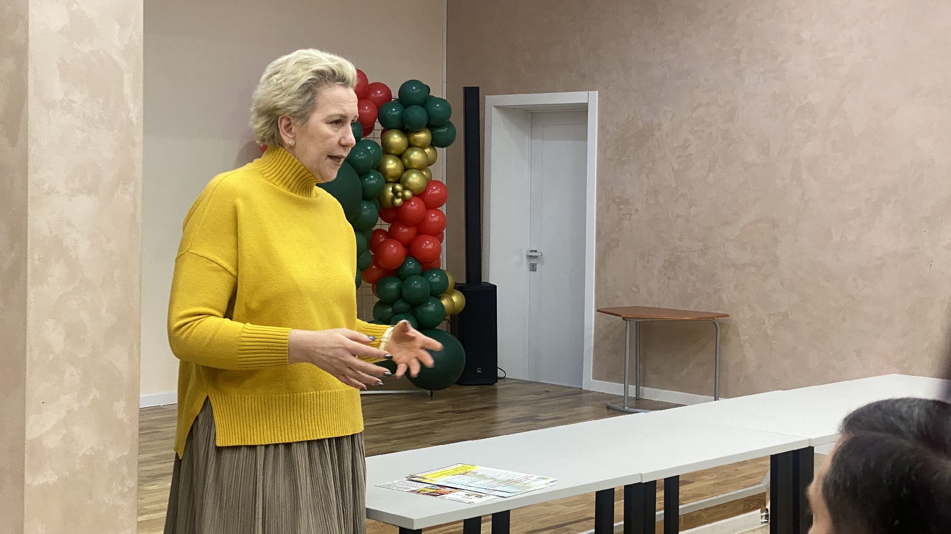 кризисный психолог, встреча с жителями, чрезвычайные ситуации, стресс, психологическая помощь,